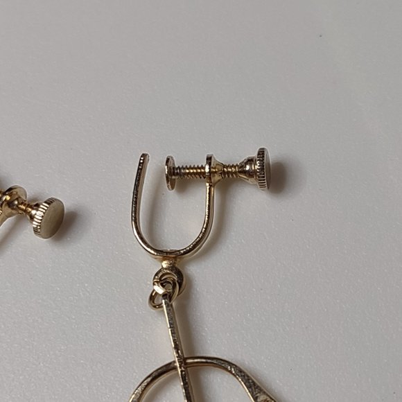 Gold Tone And White Bead Screw On Dangle Earrings - Picture 4 of 12